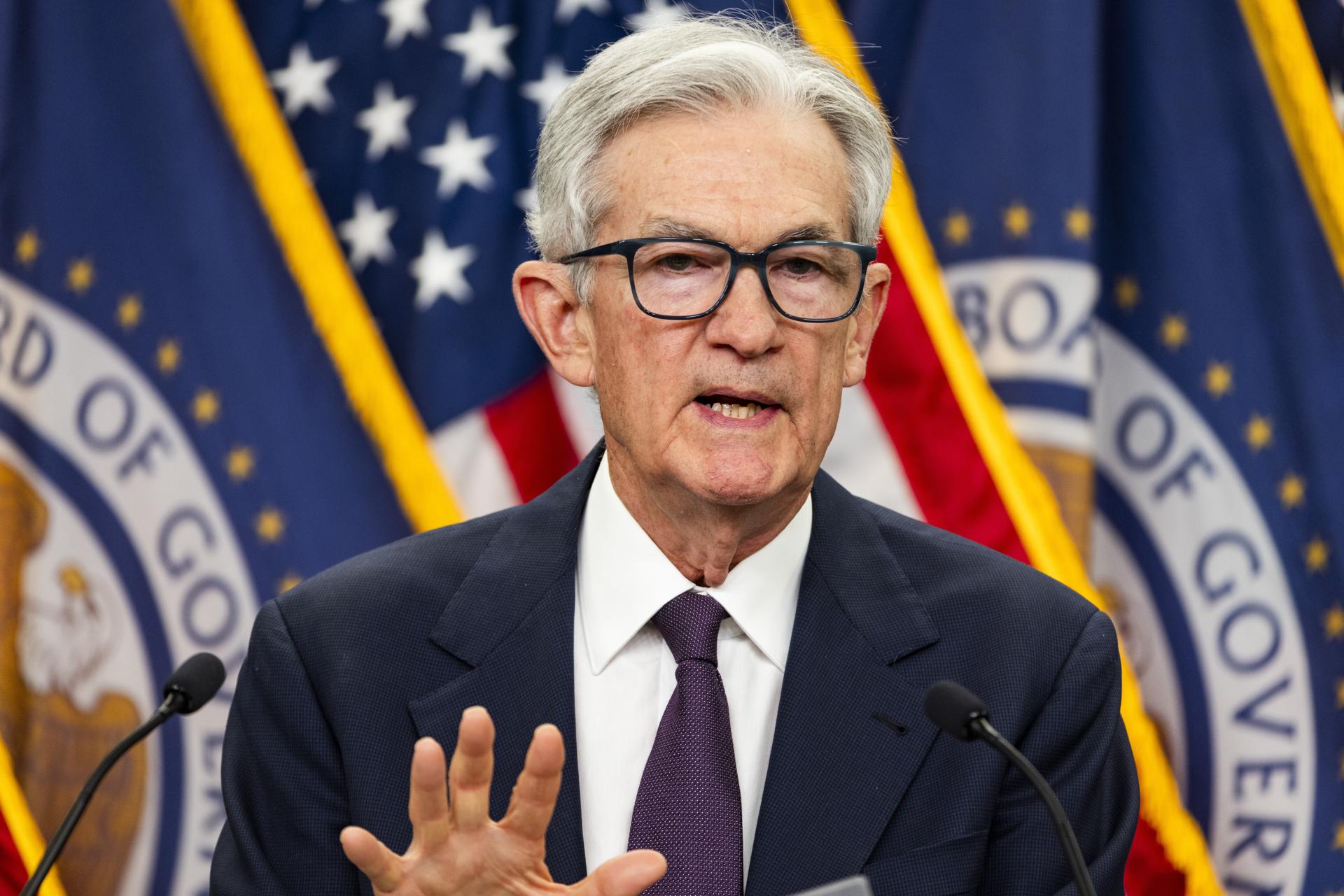 El presidente de la Reserva Federal de EE.UU., Jerome Powell, habla con los periodistas en Washington, DC, EE. UU., 18 de junio de 2025. EFE/JIM LO SCALZO