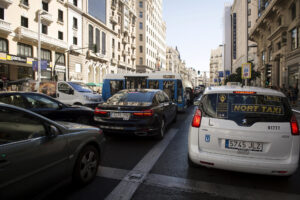 Fotografía de archivo de un atasco en el centro de Madrid. EFE/Luca Piergiovanni