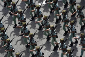 Vista del desfile del Día de las Fuerzas Armadas celebrado el 25 de mayo de 2024 en Oviedo. EFE/Paco Paredes