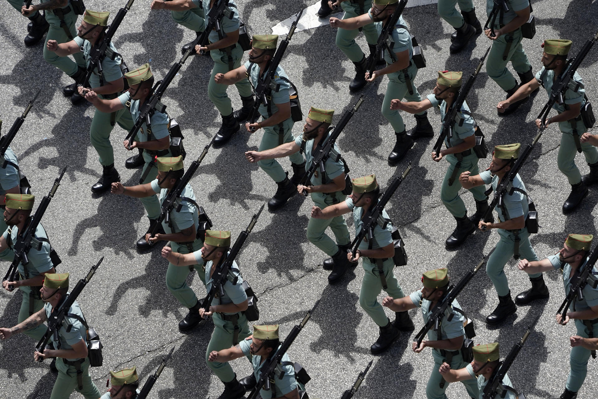 Vista del desfile del Día de las Fuerzas Armadas celebrado el 25 de mayo de 2024 en Oviedo. EFE/Paco Paredes