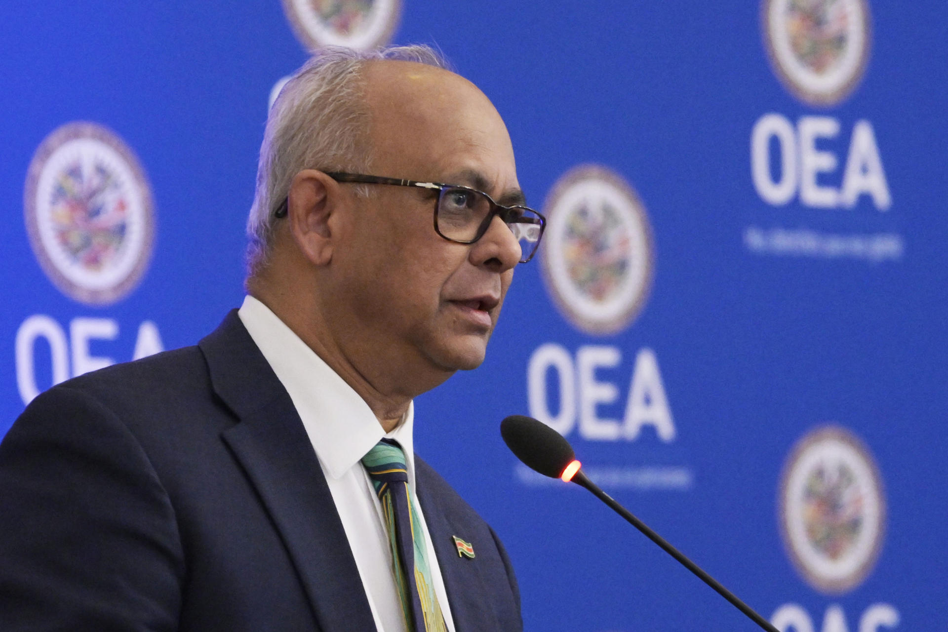 Fotografía de archivo del secretario general de la Organización de los Estados Americanos (OEA), el surinamés Albert Ramdin, en la sede de la OEA en Washington (EE.UU.). EFE/ Lenin Nolly