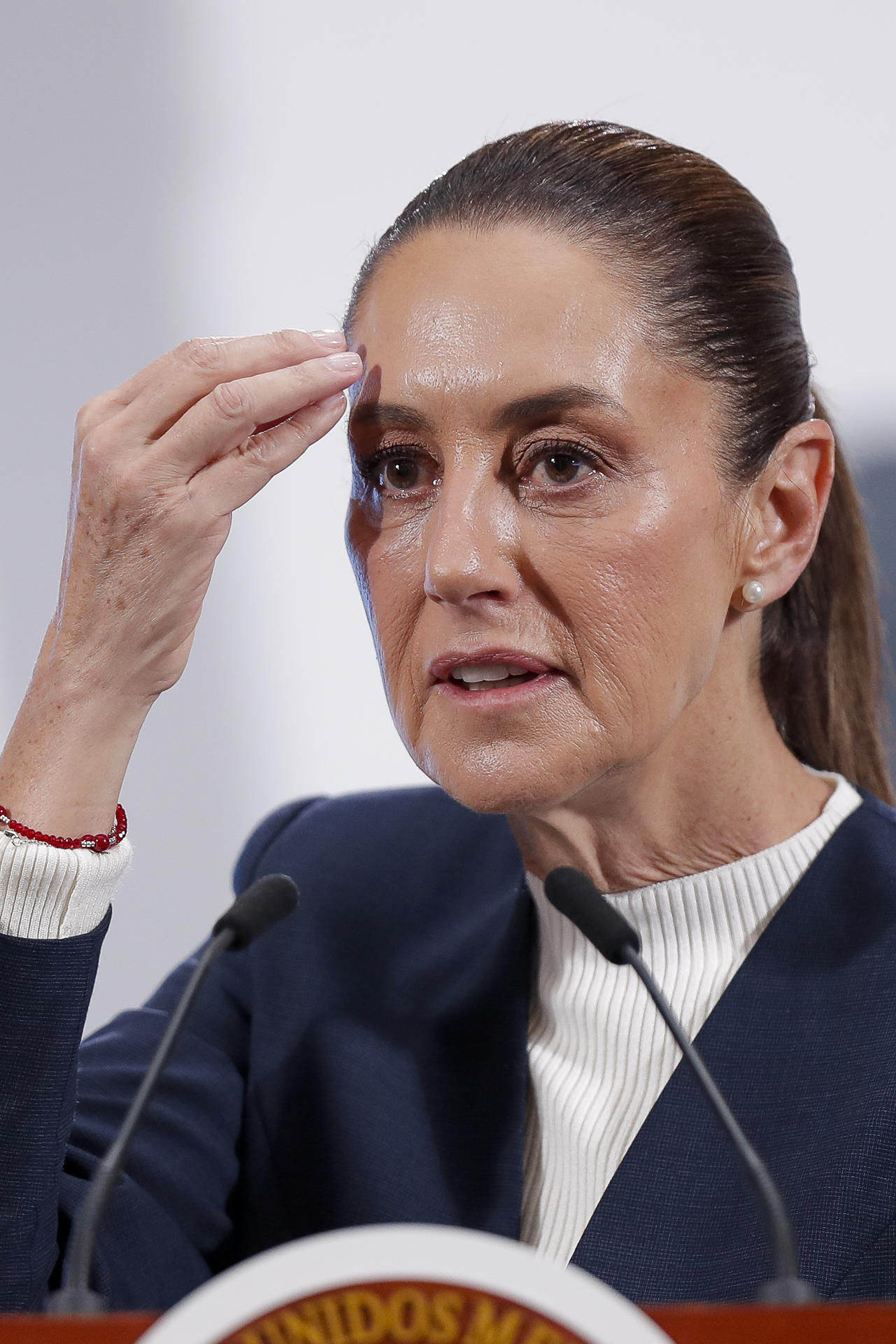 La presidenta de México, Claudia Sheinbaum, habla durante una rueda de prensa este miércoles, en Palacio Nacional, en Ciudad en México (México). EFE/ Isaac Esquivel