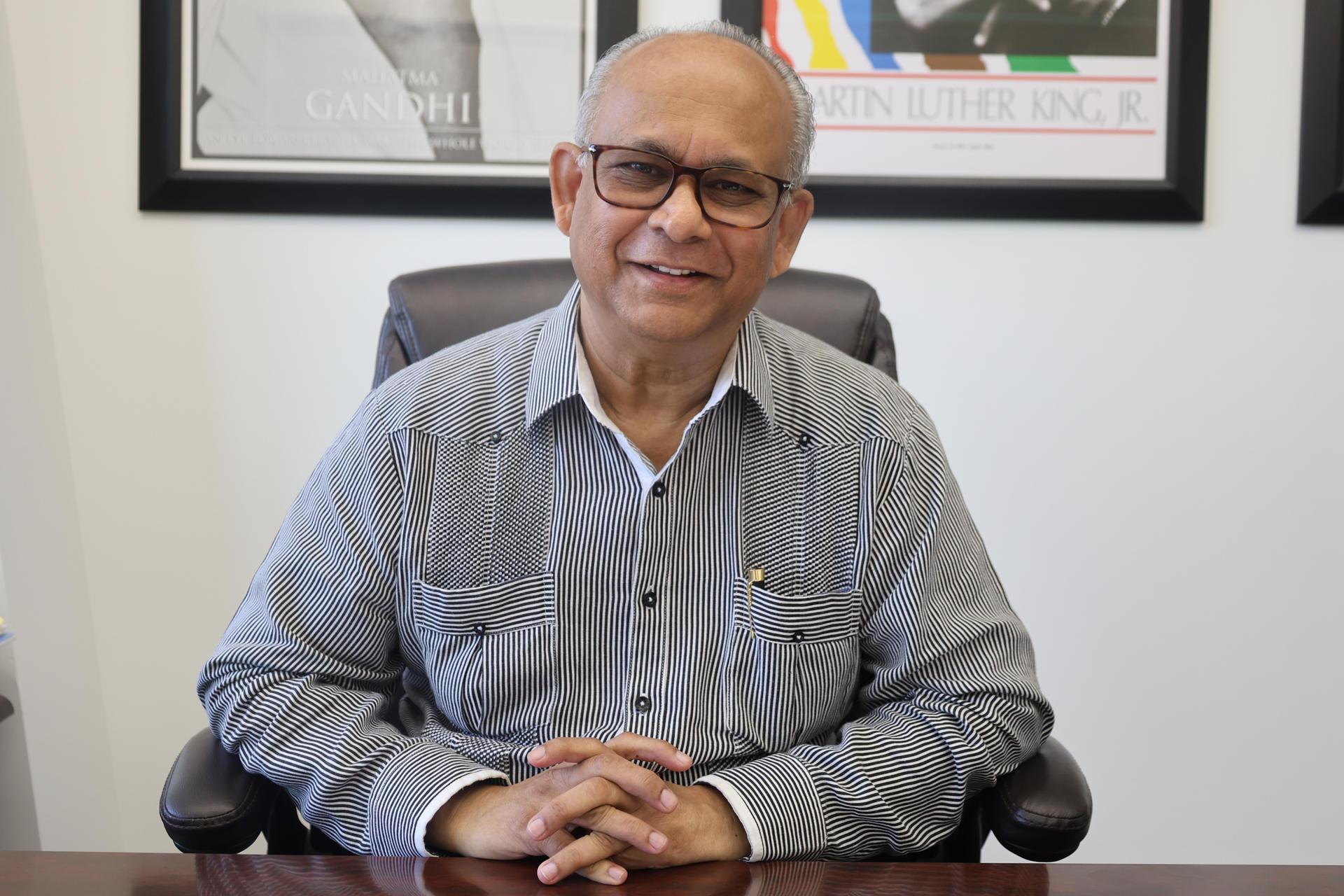 Fotografía del 20 de junio de 2025 del secretario general de la OEA, Albert Ramdin, posando en entrevista con EFE en Washington (Estados Unidos). EFE/ Octavio Guzmán
