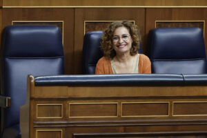 La vicepresidenta primera y ministra de Hacienda, María Jesús Montero, en el Congreso de los diputados. EFE/Mariscal