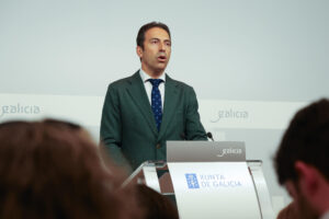 El conselleiro de Mar de la Xunta, Alfonso Villares, anuncia su dimisión este miércoles al estar investigado por agresión sexual, si bien ha mantenido su inocencia en un caso que, asegura, se enmarca en su esfera estrictamente personal. EFE/Xoán Rey