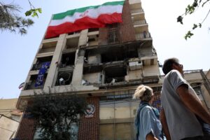 Imagen de 26 de junio de un edificio dañado por un ataque israelí en Teherán. EFE/EPA/ABEDIN TAHERKENAREH