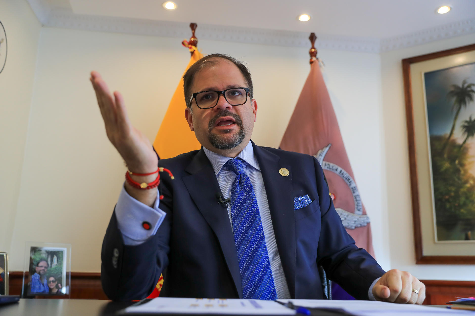 El ministro del Interior, John Reimberg, habla en entrevista con EFE este miércoles, en Quito (Ecuador). EFE/ José Jácome