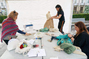 Imagen de archivo de un concurso de diseño sostenible utilizando desechos de textil y otros materiales. EFE / L. Rico