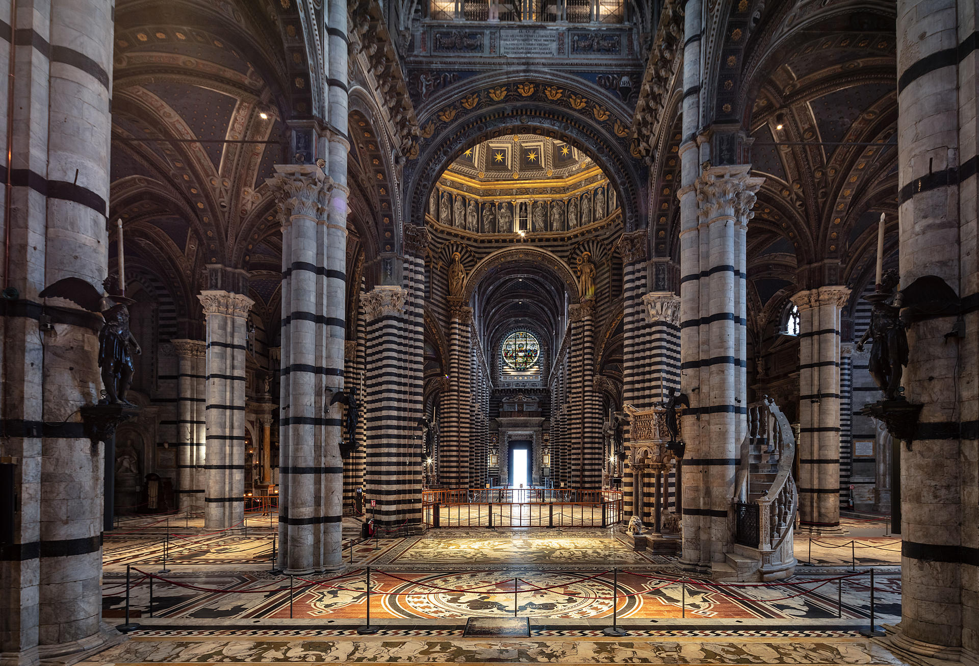 SIENA (ITALIA) , 25/06/2025.- La catedral de la ciudad italiana de Siena ha comenzado este miércoles el ritual para descubrir su pavimento de mármol, que permanece cubierto la mayor parte del año para su conservación, y que por primera vez muestra un mosaico dedicado a la Esperanza, oculto desde que fue diseñado en 1870. EFE/Obra de la Catedral de Siena SOLO USO EDITORIAL/SOLO DISPONIBLE PARA ILUSTRAR LA NOTICIA QUE ACOMPAÑA (CRÉDITO OBLIGATORIO)