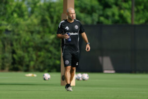Javier Mascherano, dirige un entrenamiento este sábado previo al partido del Mundial de Clubes entre Inter Miami y el París Saint-Germain. EFE/ Juan Ignacio Roncoroni