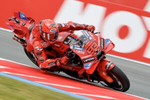 Marc Márquez, durante los entrenamientos libres de MotoGP antes de la 100ª edición de la TT de Motociclismo en Assen, Países Bajos. EFE/EPA/VINCENT JANNINK