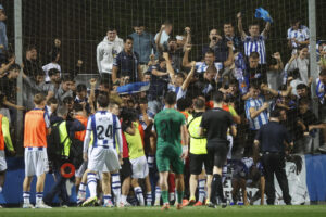 Los jugadores de la Real Sociedad B celebran el gol con el que logran el ascenso a Segunda División durante el partido que la Real Sociedad B y el Nástic de Tarragona disputan este domingo en el estadio Zubieta XXI de San Sebastián. EFE/ Javier Etxezarreta