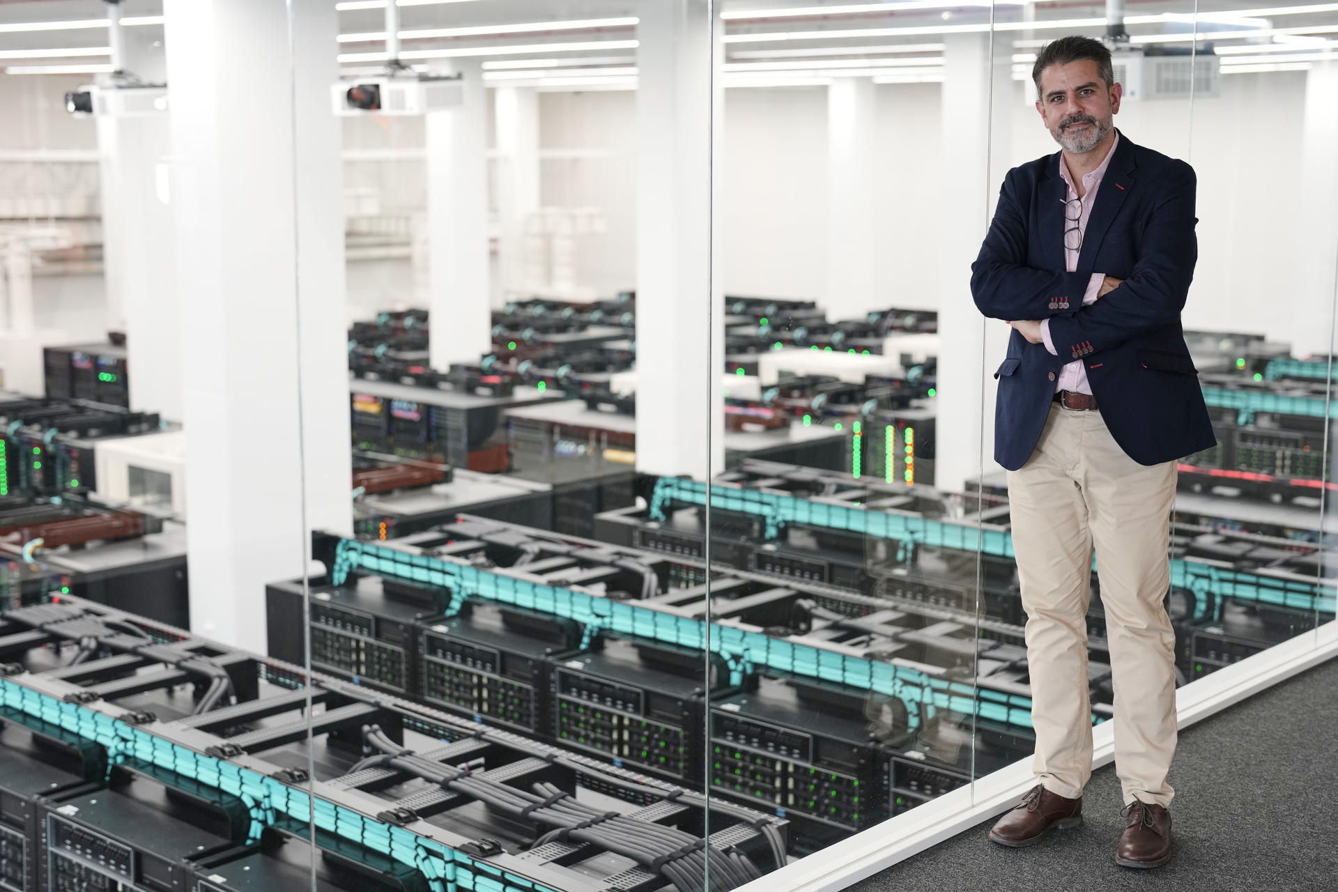 El nuevo director asociado del Barcelona Supercomputing Center (BSC), Cristian Canton, ha anunciado en una entrevista con EFE la creación del AI Institute, con la finalidad de que haya una base común que permita transferir los avances logrados con la Inteligencia Artificial (IA) entre las diversas ramas de la ciencia. EFE/Alejandro Garcia