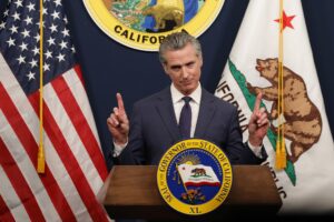 Fotografía de archivo del gobernador del estado de California, el demócrata Gavin Newsom, en Sacramento (CA, EE.UU.). EFE/John G. Mabanglo