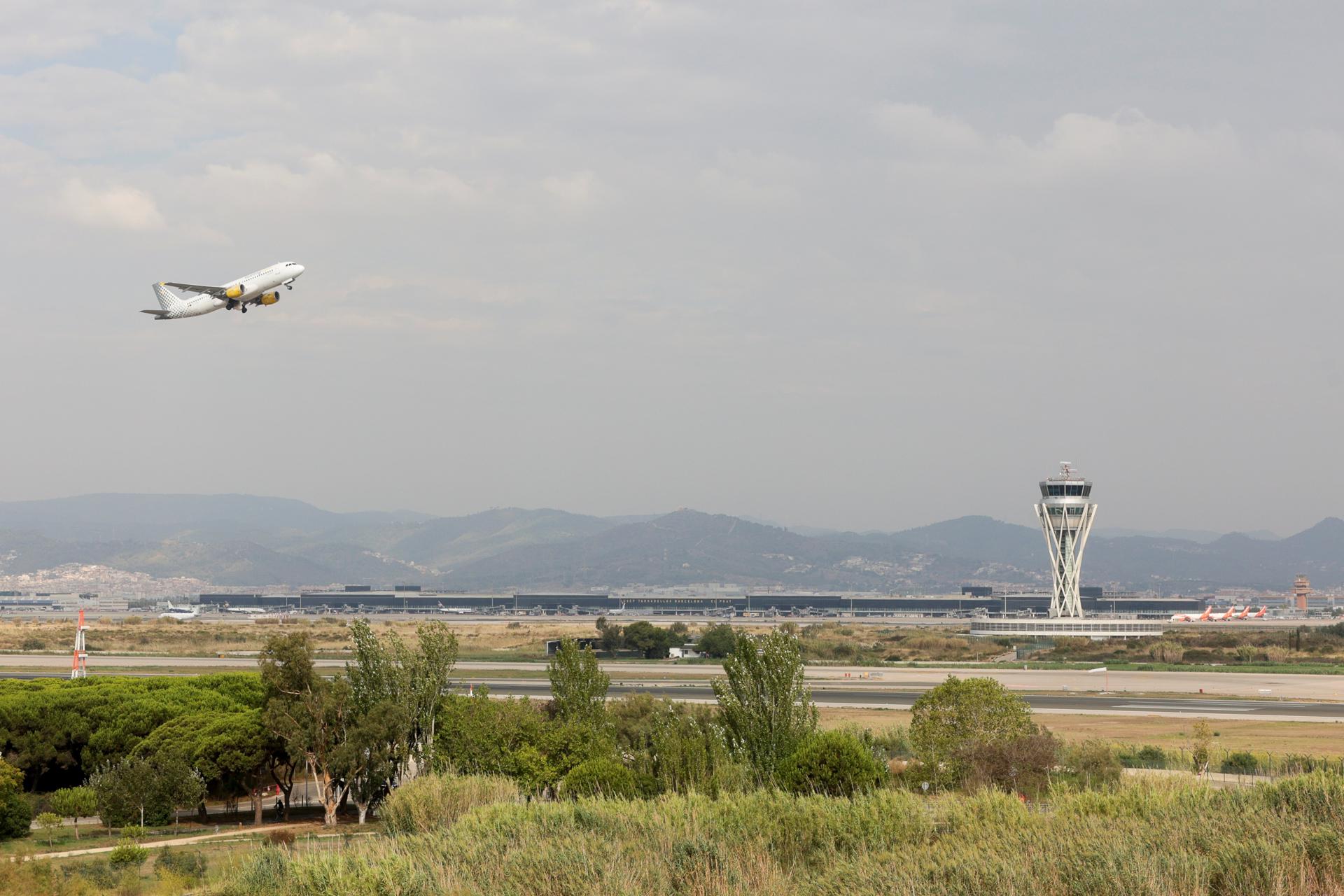 Imagen de archivo del aeropuerto de Barcelona.EFE/Quique García