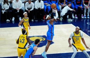 Shai Gilgeous-Alexander, de los Thunder, salta para encestar en el cuarto juego de las Finales de la NBA ante los Pacers. EFE/EPA/BRIAN SPURLOCK