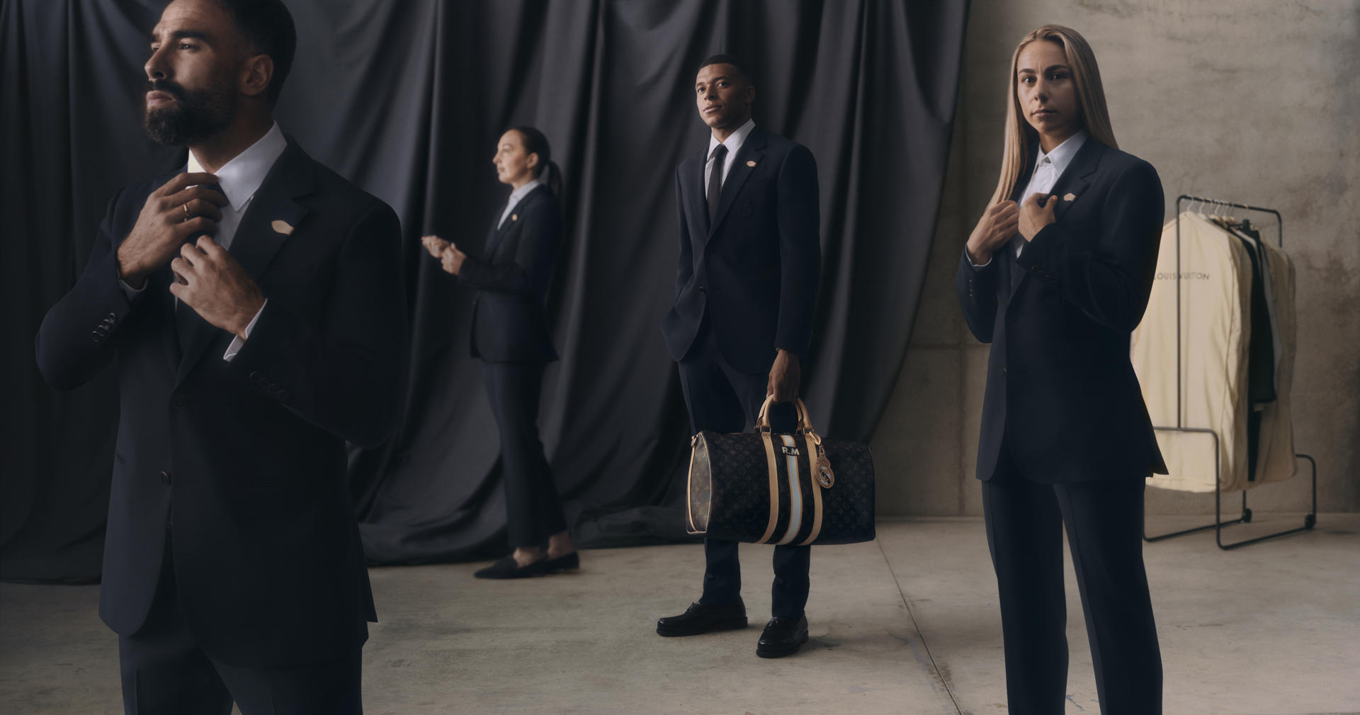 El Real Madrid anunció este viernes que la marca francesa Louis Vuitton será la encargada de vestir en los viajes y eventos institucionales a los futbolistas de las primeras plantillas de fútbol masculino y femenino y a la de baloncesto. EFE/Louis Vuitton *****SOLO USO EDITORIAL/SOLO DISPONIBLE PARA ILUSTRAR LA NOTICIA QUE ACOMPAÑA (CRÉDITO OBLIGATORIO) *****