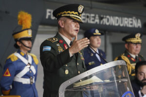 El jefe del Estado Mayor Conjunto de las Fuerzas Armadas de Honduras, general Roosevelt Hernández, habla en un evento este viernes, en Tegucigalpa (Honduras). EFE/STR