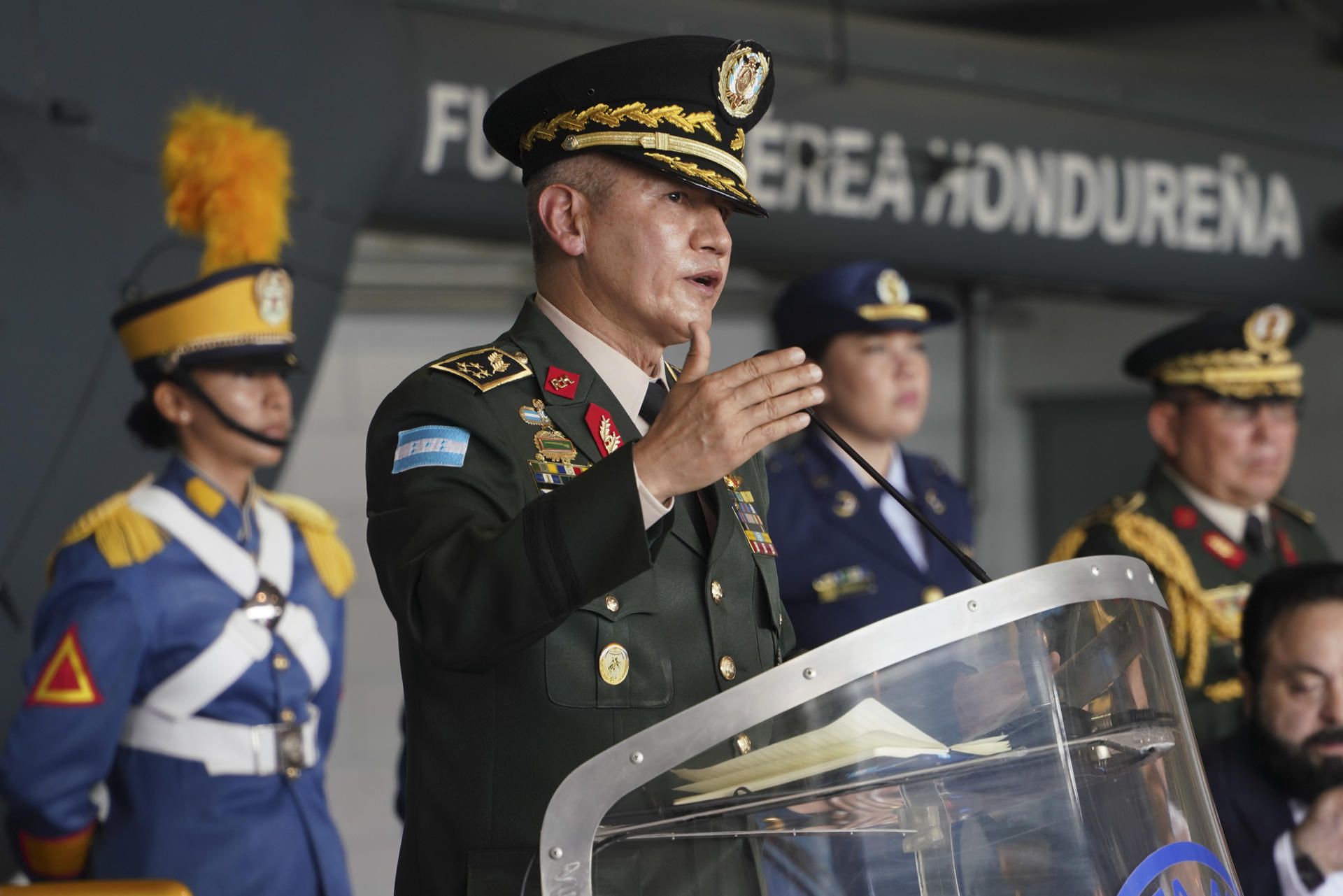 El jefe del Estado Mayor Conjunto de las Fuerzas Armadas de Honduras, general Roosevelt Hernández, habla en un evento este viernes, en Tegucigalpa (Honduras). EFE/STR