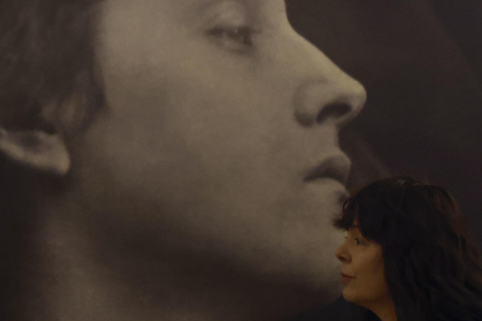 Exposición de Julia Margarita Cameron, El sueño de una noche de verano durante la visita abierta a los medios este miércoles en el Teatro Real en Madrid. Cameron fue una de las grandes pioneras del retrato fotográfico. EFE/Blanca Míllez