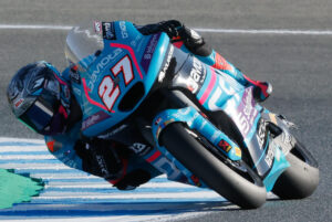 El piloto español de Moto2 Daniel Holgado (CFMOTO Gaviota Aspar Team), que podrá competir en el Gran Premio de Aragón, tras recibir el visto bueno de la comisión médica. EFE/José Manuel Vidal
