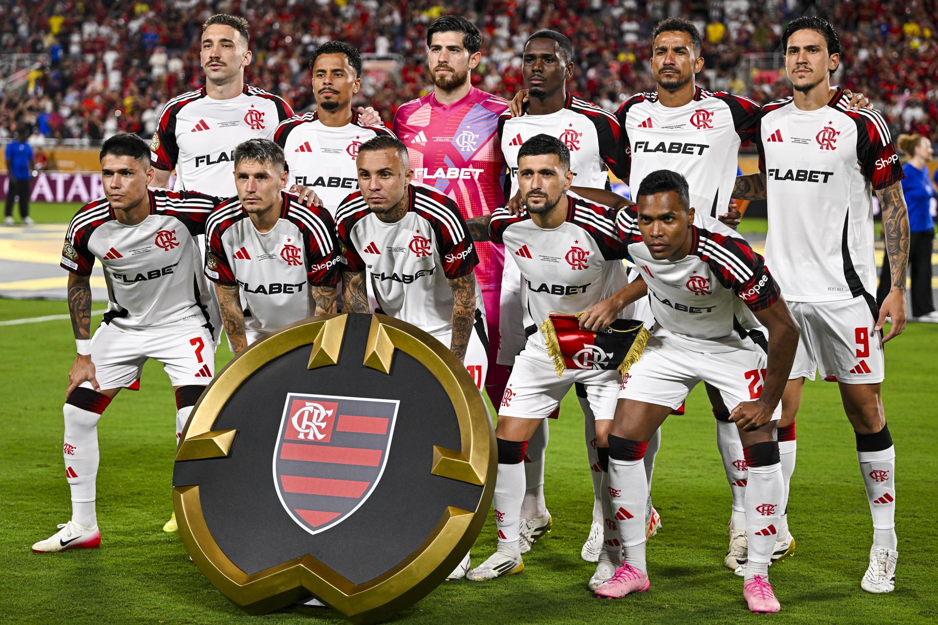 Once titular del Flamengo en su último partido del Mundial de Clubes frente a Los Angeles FC. EFE/EPA/MIGUEL RODRIGUEZ
", "to": "es" }