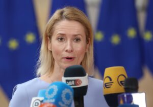 La alta representante de la Unión Europea (UE) para la Política Exterior, Kaja Kallas, a su llegada al Consejo de Exteriores que se celebra este lunes en Bruselas. EFE/EPA/OLIVIER HOSLET
