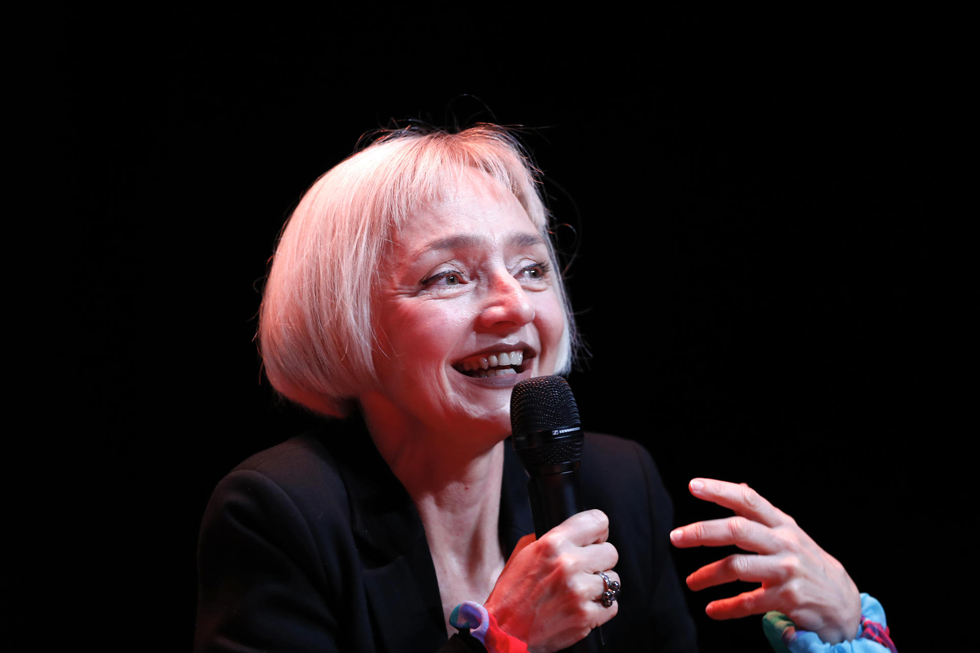 La actriz y cantante portuguesa María de Medeiros habla durante la edición 40 del Festival Internacional de Cine este viernes, en Guadalajara (México). EFE/ Francisco Guasco