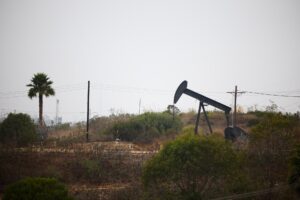 Fotografía de archivo de un pozo de petróleo en Los Ángeles (EE.UU.). EFE/EPA/ALLISON DINNER