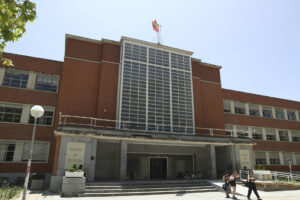 Facultad de Filosofía en el campus de la Universidad Complutense Madrid. EFE/Alberto Aguado