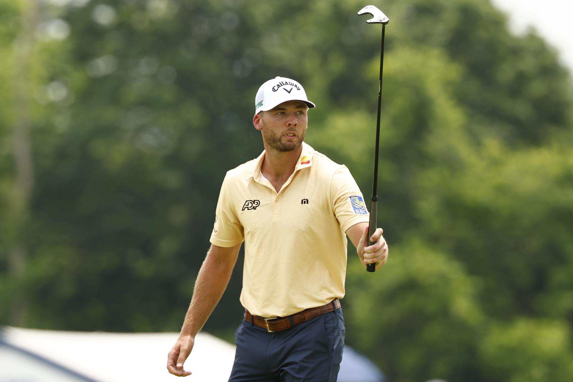 Sam Burns de Estados Unidos reacciona durante la segunda ronda del torneo de golf US Open 2025. EFE/EPA/JARED WICKERHAM