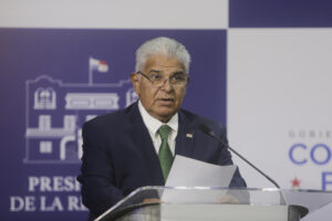 El presidente de Panamá, José Raúl Mulino, habla durante una rueda de prensa en Ciudad de Panamá (Panamá). EFE/ Carlos Lemos