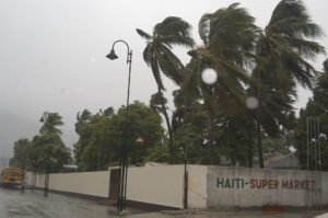 Fotografía de archivo del paso de un huracán por Puerto Príncipe (Haití). EFE/Rood Chery
