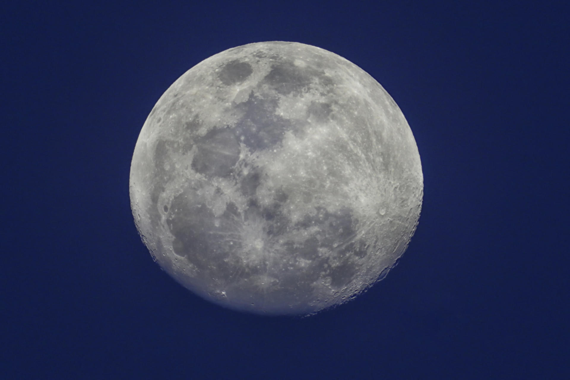 La luna. EFE/Gustavo Amador