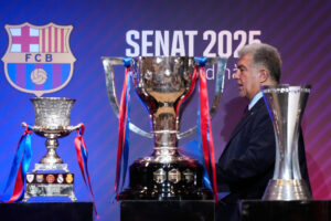 El presidente del FC Barcelona, Joan Laporta, durante su intervención en la reunión ordinaria del Senado del club catalán, un órgano colegiado y honorífico de carácter consultivo, integrado por miles de socios y socias con más antigüedad en el Club, que se ha celebrado este miércoles en el Auditorio 1899 del Spotify Camp Nou. EFE/Enric Fontcuberta