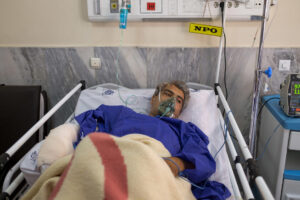 Imagen de un herido en el ataque israelí a la prisión Evin de Teherán el 23 de junio de 2025.EFE/Jaime León