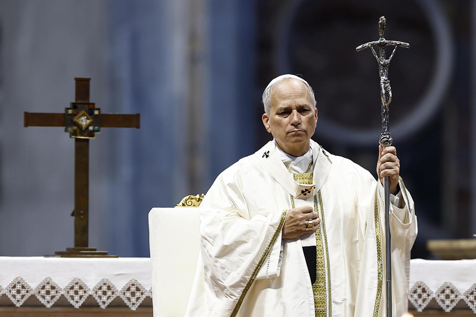 El papa León XIV preside la Santa Misa en la  Basílica de San Pedro, en la Ciudad del Vaticano, el 15 de junio de 2025, con motivo del Jubileo del Deporte.  EFE/EPA/ANGELO CARCONI