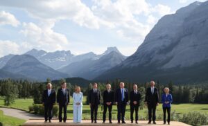 Fotografía del encuentro de mandatarios en la Cumbre del G7 en Kananaskis (Canadá). EFE/EPA/LUDOVIC MARIN / POOL