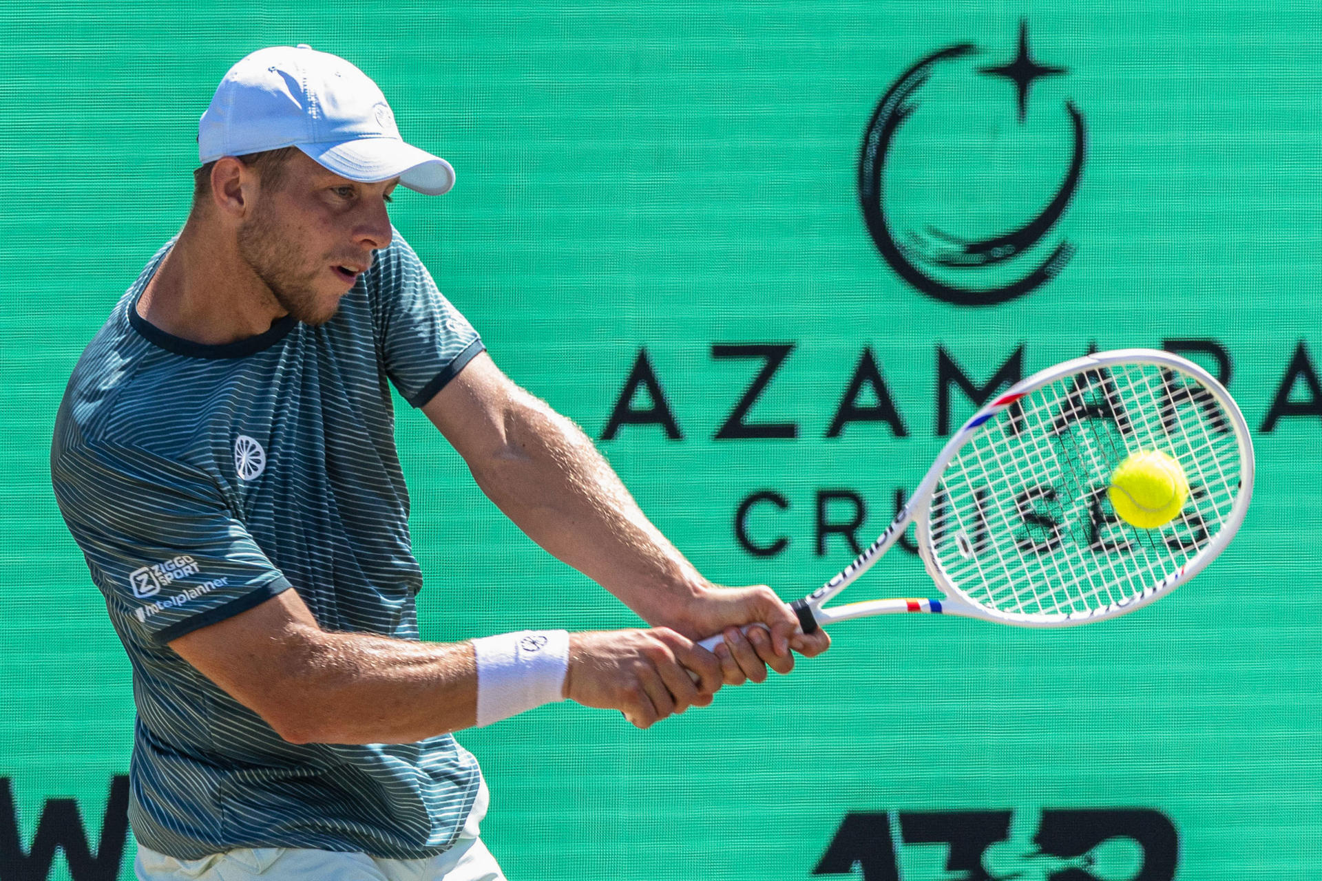 El tenista neerlandés Tallon Griekspoor se enfrenta al canadiense Felix Auger-Aliassime en partido de semifinales del torneo ATP Mallorca Championships, este viernes en Santa Ponsa (Mallorca). EFE/ Cati Cladera