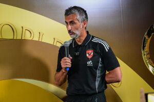 El entrenador español del Al Ahly egipcio, José Riveiro, habla durante un evento en el marco del Mundial de Clubes. EFE/Giorgio Viera