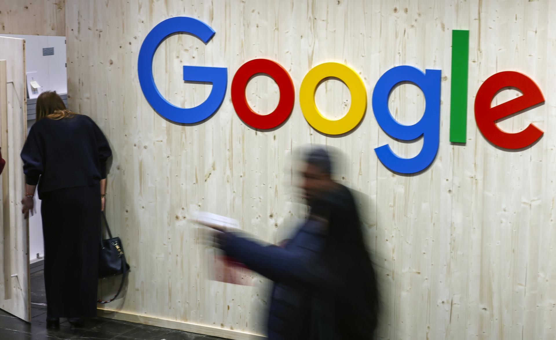 Imagen de archivo del logo de Google. EFE/EPA/HANNIBAL HANSCHKE