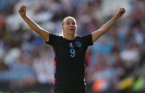 La inglesa Beth Mead celebra el 7-0 durante el partido amistoso que han jugado Inglaterra y Jamaica en Leicester, Reino UnidoEFE/EPA/ADAM VAUGHAN