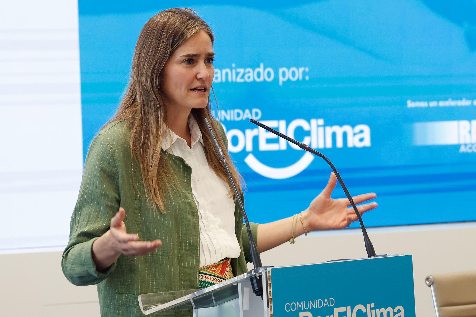 La vicepresidenta tercera y ministra para la Transición Ecológica y el Reto Demográfico, Sara Aagesen, interviene en el encuentro de 'Comunidad #PorElClima' con motivo del Día Mundial del Medio Ambiente, este jueves en Madrid. EFE/ J.P.Gandul