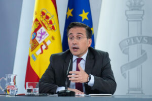 El ministro de Asuntos Exteriores, José Manuel Albares durante la rueda de prensa posterior a la reunión del Consejo de Ministros este martes en el Palacio de la Moncloa. EFE/ Borja Sanchez-trillo