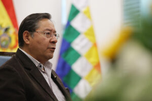 El presidente de Bolivia, Luis Arce, habla durante una entrevista con EFE este miércoles, en la Casa Grande del Pueblo en La Paz (Bolivia). EFE/ Luis Gandarillas