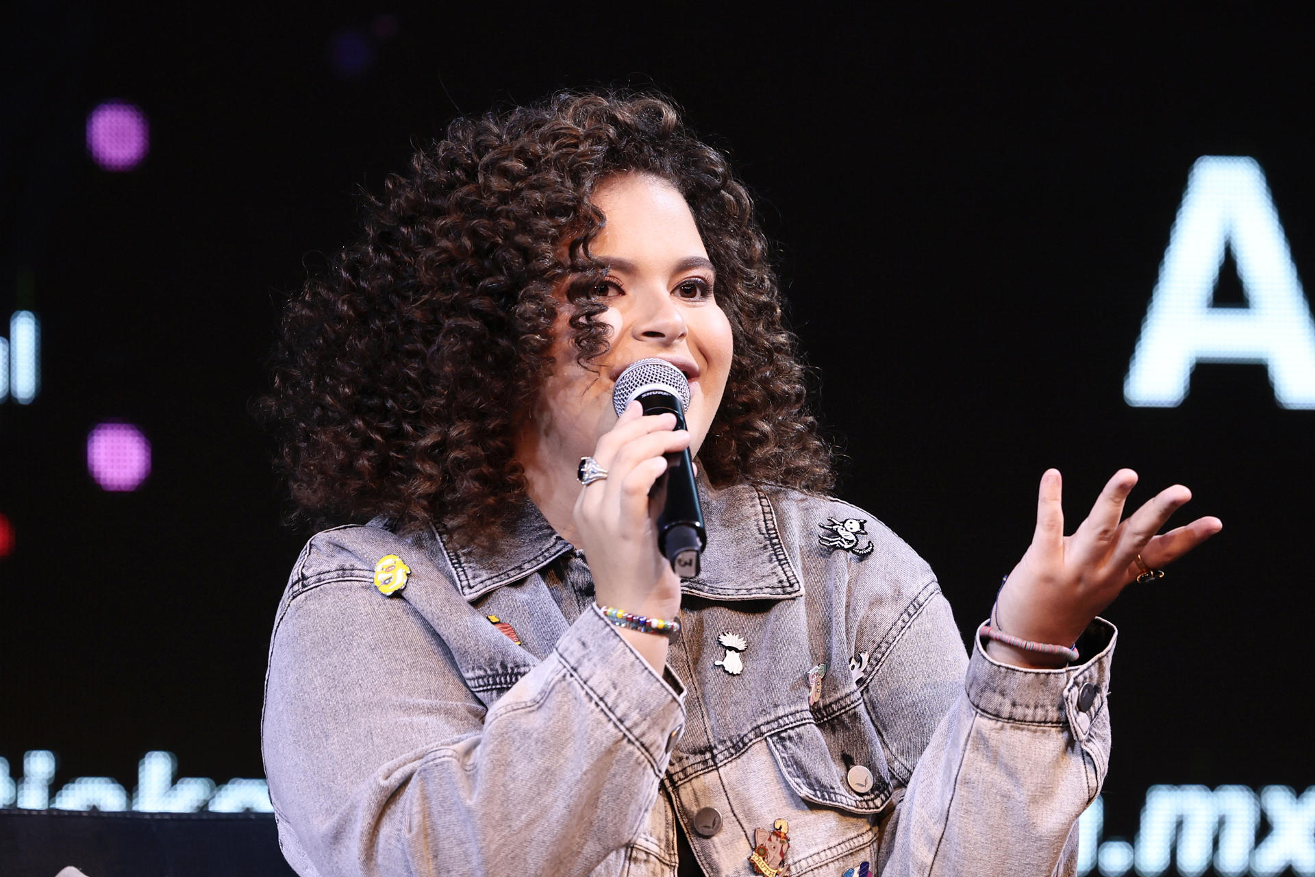La cantante mexicana Lucero Mijares habla durante la promoción del concierto ‘Entre cómplices’ en Ciudad de México (México). Cuatro cantantes mexicanos se han unido para impulsar y reforzar la presencia del pop local, con un concierto el 7 de agosto en el Auditorio Nacional. EFE/ José Méndez
