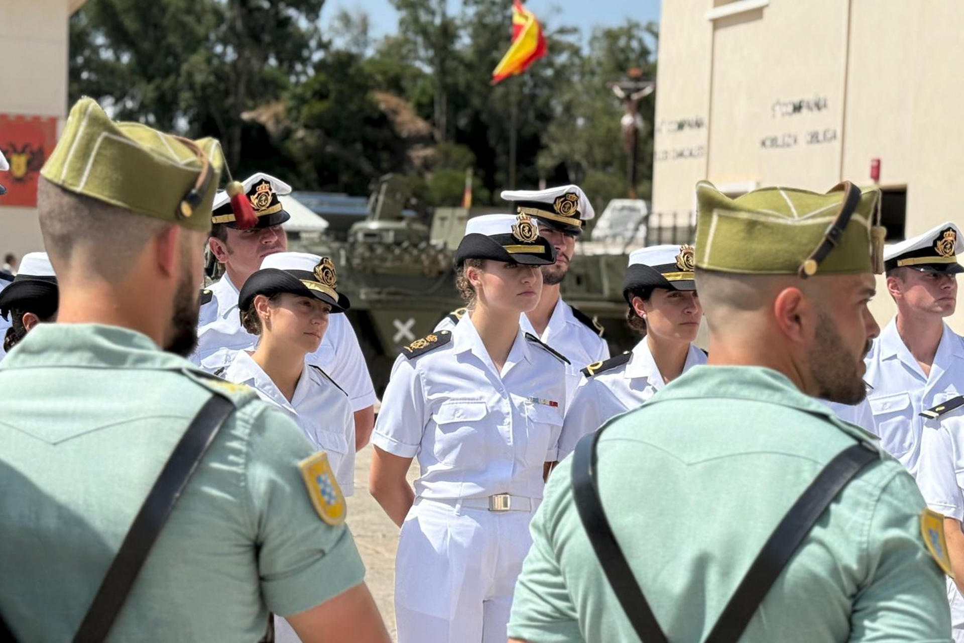 La princesa Leonor ha asistido este mediodía en Ceuta a un acto militar que ha tenido lugar en el acuartelamiento de García Aldave, donde tiene su sede el Tercio Duque de Alba 2º de La Legión y que está considerado como la cuna de este cuerpo castrense. En el transcurso del acto militar, llamado Sábado Legionario, se ha tributado un homenaje a los caídos por la Patria, lo que constituye una tradición muy arraigada en la ciudad ceutí. EFE