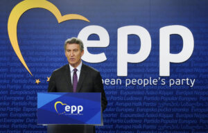 El presidente del PP, Alberto Núñez Feijóo, interviene este jueves, en la reunión del EPP en Bruselas. EFE/ David Mudarra PP SOLO USO EDITORIAL SOLO DISPONIBLE PARA ILUSTRAR LA NOTICIA QUE ACOMPAÑA (CRÉDITO OBLIGATORIO)