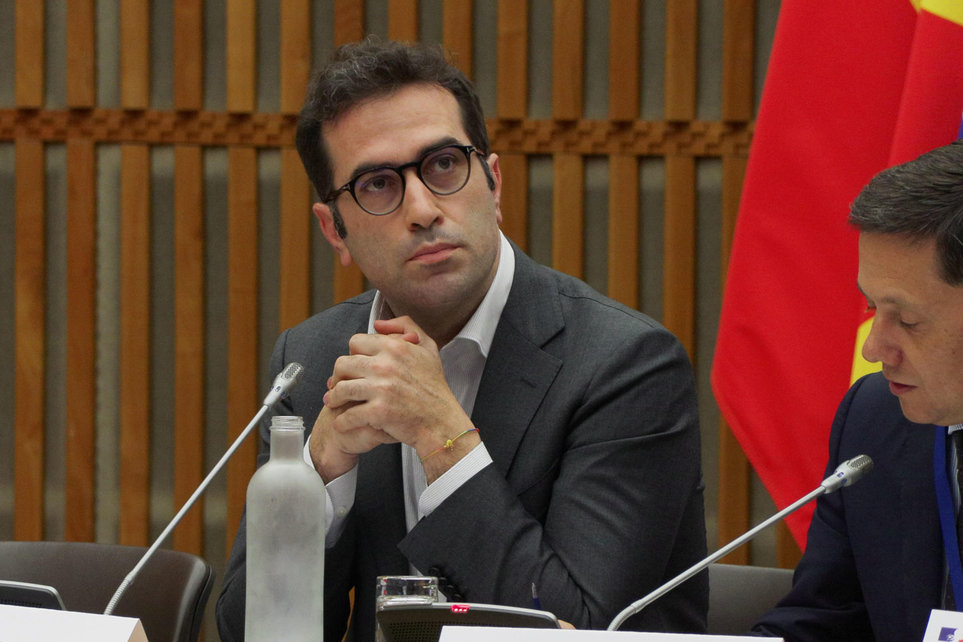 El ministro español de Economía, Carlos Cuerpo, durante su participación en el Foro de París, este miércoles en la capital gala. EFE/ Edgar Sapiña Manchado