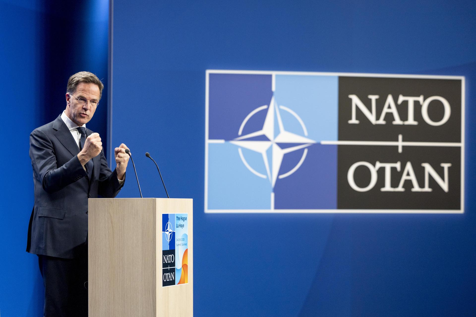 El secretario general de la OTAN, Mark Rutte, comparece ante los medios informativos en La Haya este martes, en la víspera del inicio de la cumbre de la Alianza.EFE/EPA/Koen van Weel